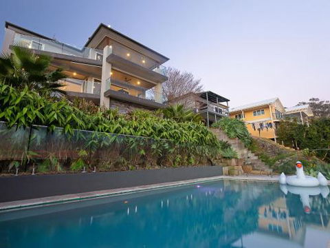 Absolute Waterfront Lakehouse Fishing Point Waterfront Pool Jetty - Accommodation Brunswick Heads 0