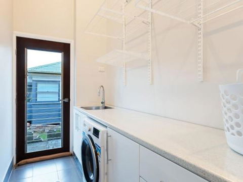 Absolute Waterfront Lakehouse Fishing Point Waterfront Pool Jetty - Accommodation Brunswick Heads 1