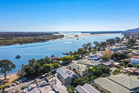 Panoramic River & Ocean Views Noosaville - Accommodation Brunswick Heads 4