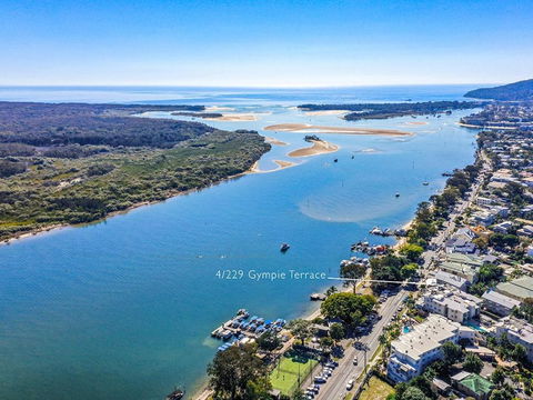 Panoramic River & Ocean Views Noosaville - Accommodation Brunswick Heads 3