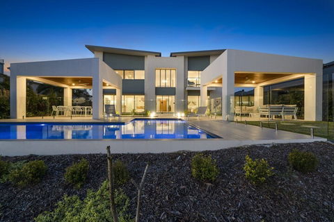 Luxury Canal Front Holiday House Raptor Pde Banksia Beach - Accommodation Brunswick Heads 0