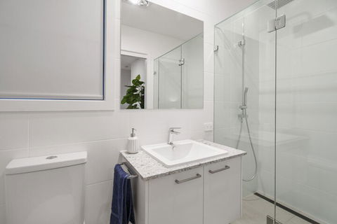 Luxury Canal Front Holiday House Raptor Pde Banksia Beach - Accommodation Brunswick Heads 5