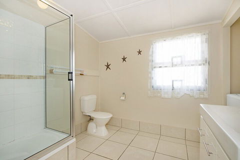 Close To Water Restaurants & Clubs Toorbul St. Bongaree - Accommodation Brunswick Heads 6