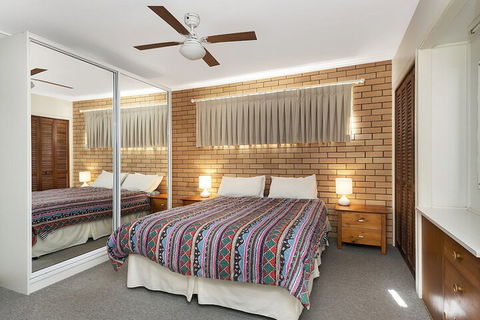 Ground Floor Air Conditioned Fabulous Waterviews Overlooking Pumicestone Passage - Accommodation Brunswick Heads 5