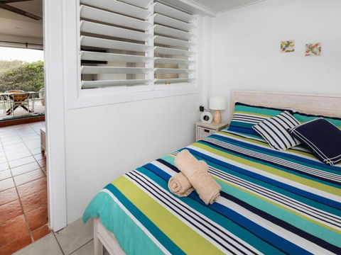 WHITE WAVES 4 ABSOLUTE BEACH FRONT STUDIO HASTINGS POINT - Accommodation Brunswick Heads 6