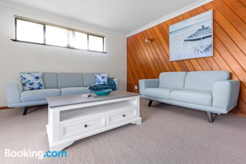 Stingray Shores Your Riverside Escape - Accommodation Brunswick Heads 2