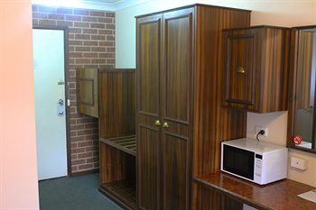 Colonial Motor Inn Lithgow - Accommodation Brunswick Heads 6