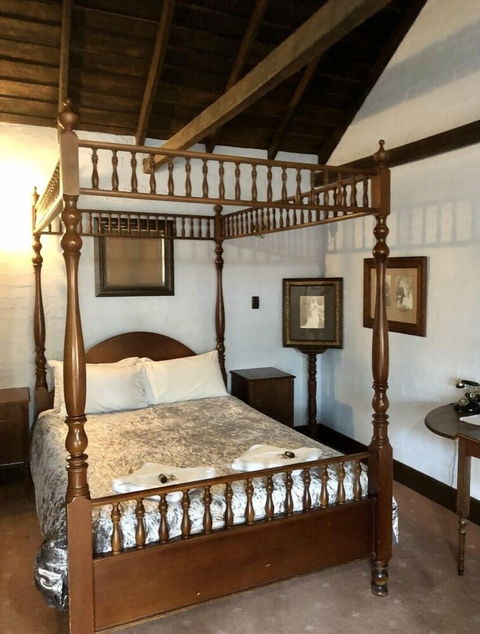 Settlers Hotel York - Accommodation Brunswick Heads 2