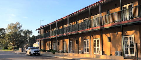 Settlers Hotel York - Accommodation Brunswick Heads 1