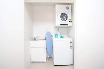 Designer Executive Apartment + Parking Near Train - Accommodation Brunswick Heads 4