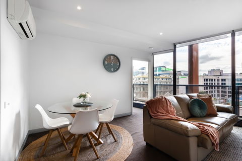 Ella, 1BDR Melbourne Apartment - Accommodation Brunswick Heads 1