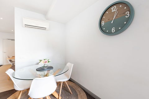 Ella, 1BDR Melbourne Apartment - Accommodation Brunswick Heads 4