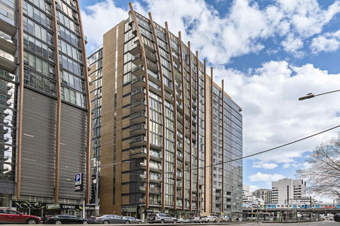 Ella, 1BDR Melbourne Apartment - Accommodation Brunswick Heads 0