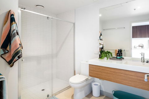 Ella, 1BDR Melbourne Apartment - Accommodation Brunswick Heads 2