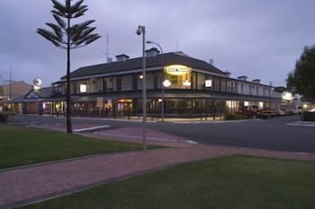 Grand Tasman Hotel - Accommodation Brunswick Heads 0