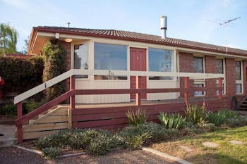 Yarra Glen Racecourse Apartments - Accommodation Brunswick Heads 0