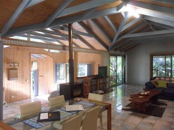 Treetops Accommodation Montville - Accommodation Brunswick Heads 0