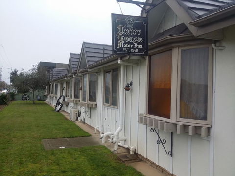 Tudor House Motel - Accommodation Brunswick Heads 0