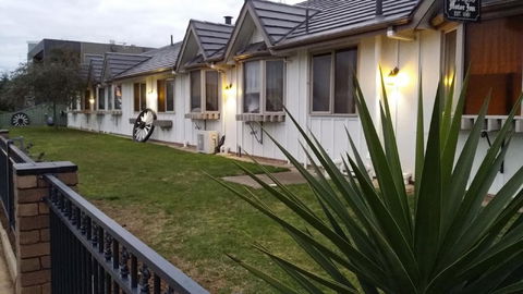 Tudor House Motel - Accommodation Brunswick Heads 2