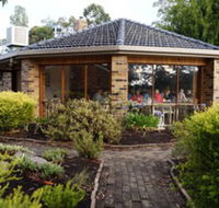 Magdala Motor Lodge  Lakeside Restaurant - Accommodation Brunswick Heads