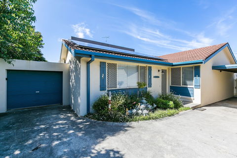 Beachfront Cottages Torquay - Accommodation Brunswick Heads 2