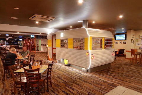 Bribie Island Hotel - Accommodation Brunswick Heads 2