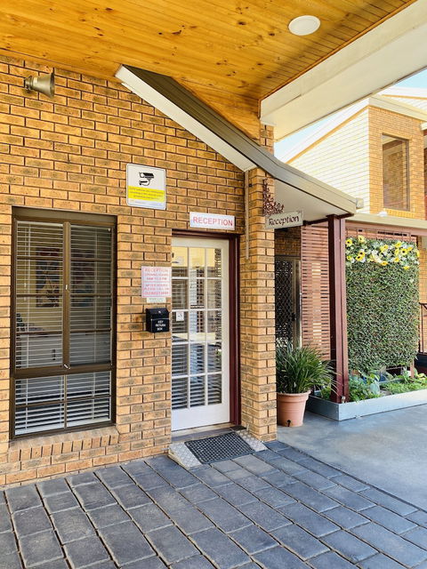 The Cottage Motor Inn Albury - Accommodation Brunswick Heads 3