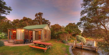 Stanley Lakeside Spa Cabins - Accommodation Brunswick Heads 1
