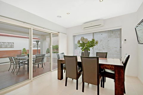 Central Warrnambool Townhouse - Accommodation Brunswick Heads 4