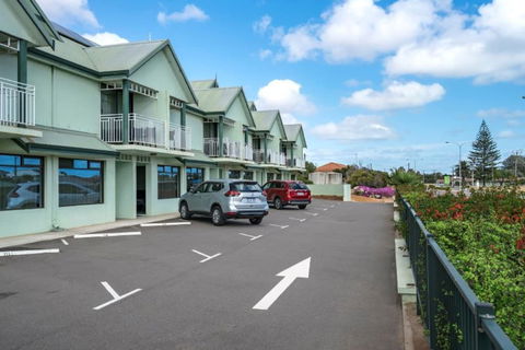 Geraldton Motor Inn - Accommodation Brunswick Heads 1