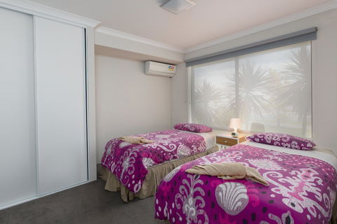 Rainbow Dream House PERTH Holiday Home - Accommodation Brunswick Heads 5