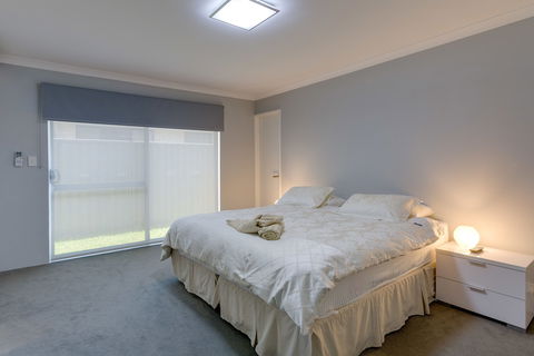Rainbow Dream House PERTH Holiday Home - Accommodation Brunswick Heads 6