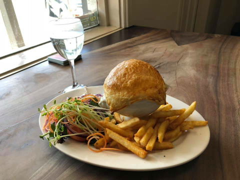 Bowning Hotel Dining - Accommodation Brunswick Heads 0