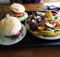 Big Barramundi BBQ Garden - Accommodation Brunswick Heads