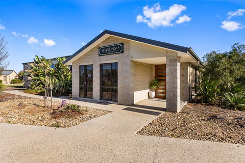 Quality Suites Point Cook Seasons 5 - Accommodation Brunswick Heads 1