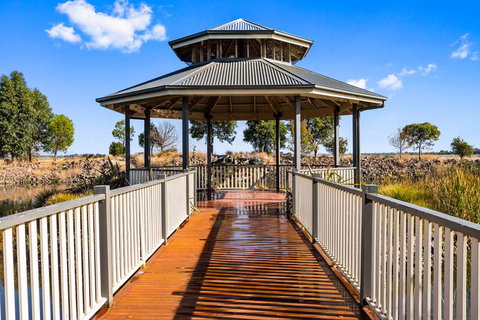 Quality Suites Point Cook Seasons 5 - Accommodation Brunswick Heads 3