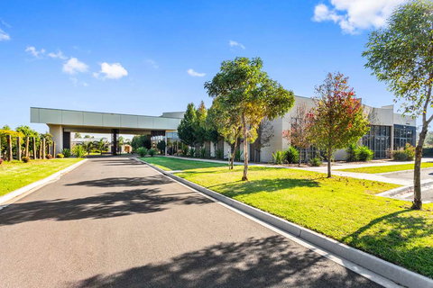 Quality Suites Point Cook Seasons 5 - Accommodation Brunswick Heads 4