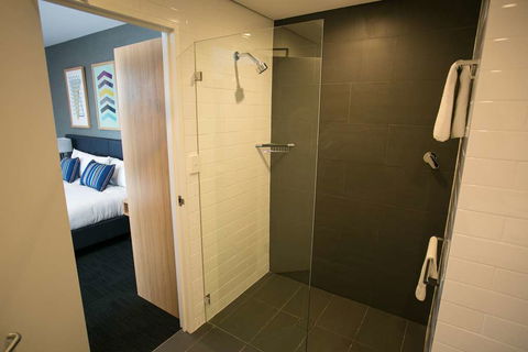 Alpha Hotel Eastern Creek - Accommodation Brunswick Heads 1