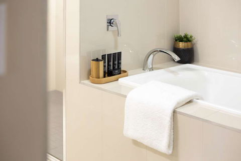 H on Smith Hotel - Accommodation Brunswick Heads 3