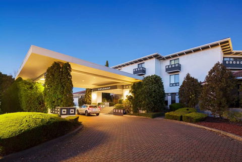 Ramada By Wyndham Diplomat Canberra - Accommodation Brunswick Heads 0