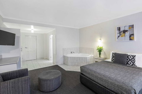 Best Western Cathedral Motor Inn - Accommodation Brunswick Heads 12