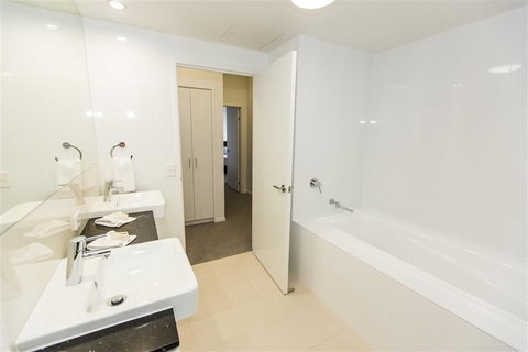 Gladstone Central Plaza Apartment Hotel - Accommodation Brunswick Heads 1