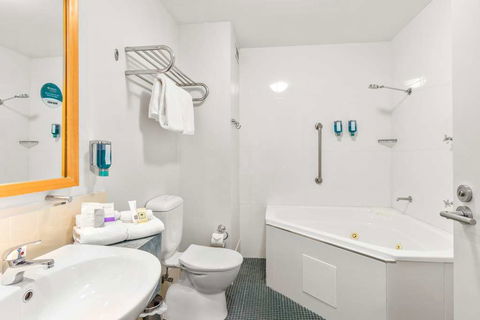 Quality Hotel Dickson - Accommodation Brunswick Heads 5