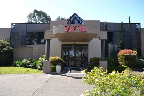 Dingley International Hotel - Accommodation Brunswick Heads 0