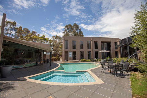 Dingley International Hotel - Accommodation Brunswick Heads 1