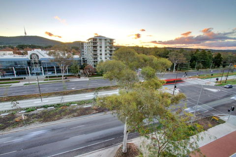 IQ Smart Apartments 704 Braddon ACT - Accommodation Brunswick Heads 6