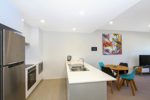 IQ Smart Apartments 704 Braddon ACT - Accommodation Brunswick Heads 4