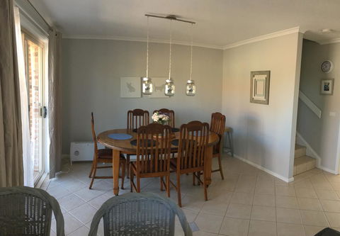Finches Canberra - Accommodation Brunswick Heads 19