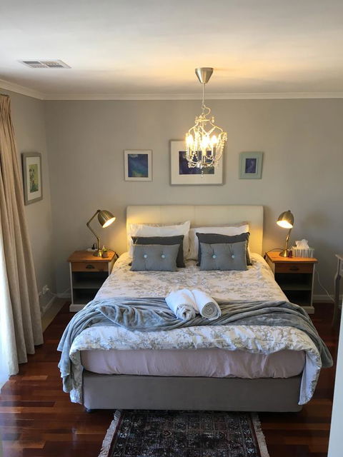 Finches Canberra - Accommodation Brunswick Heads 0