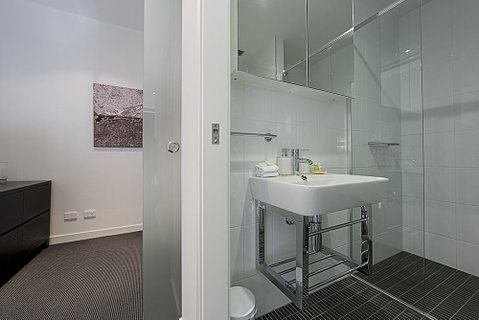 Mode 220 Braddon ACT - Accommodation Brunswick Heads 7